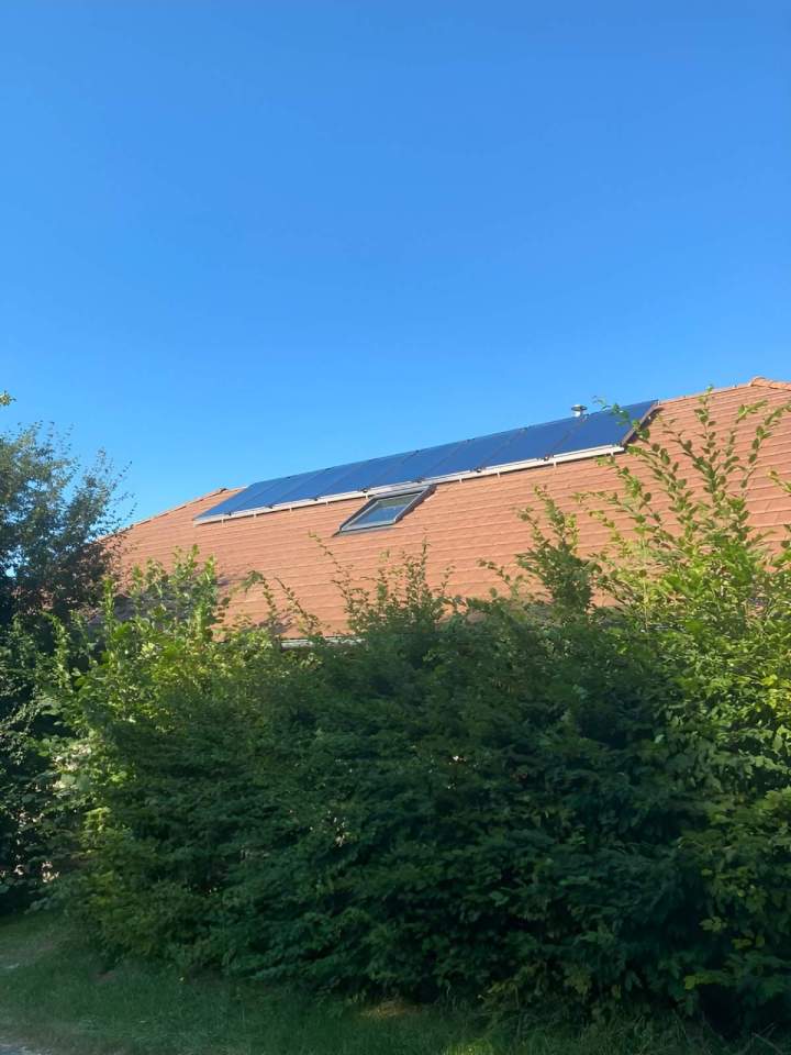 Panneaux photovoltaïques bien installés Montcel